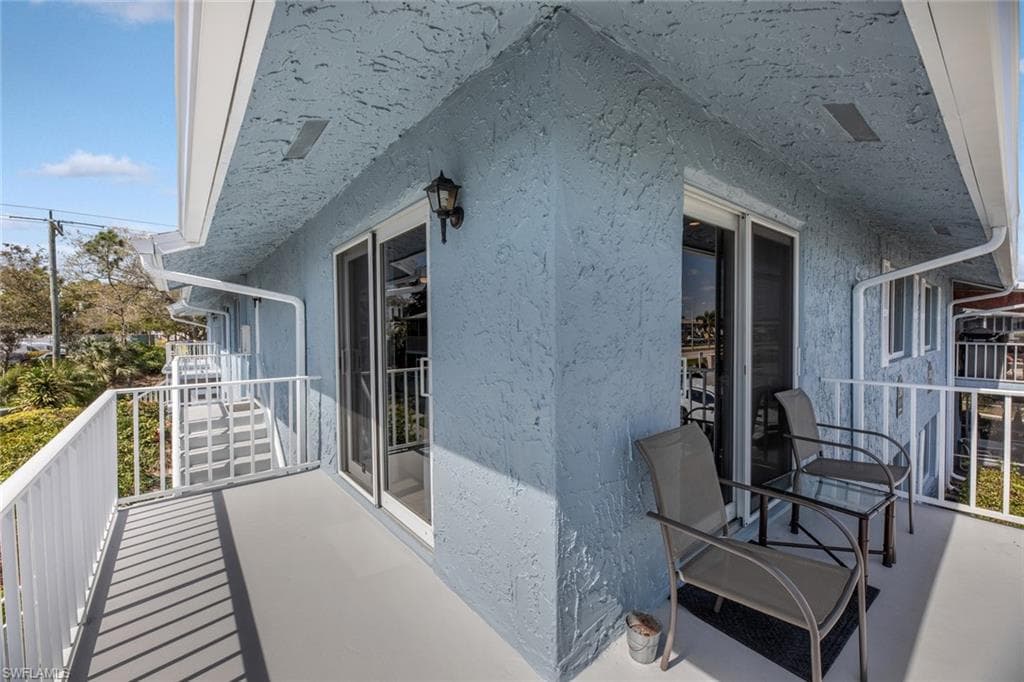 240 Palm Dr 2, Naples, FL 34112-29
