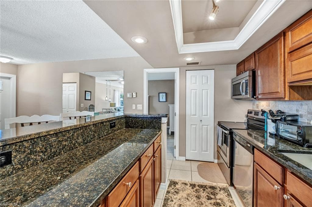 240 Palm Dr 2, Naples, FL 34112-4