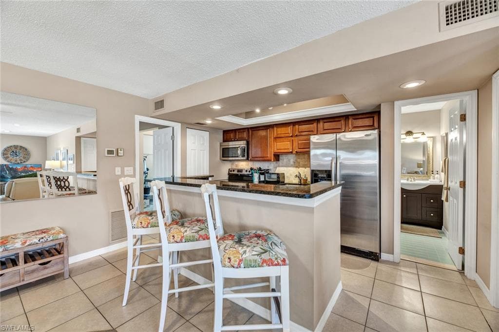 240 Palm Dr 2, Naples, FL 34112-5