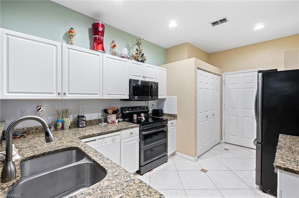 7452 Berkshire Pines Dr, Naples, FL 34104-10