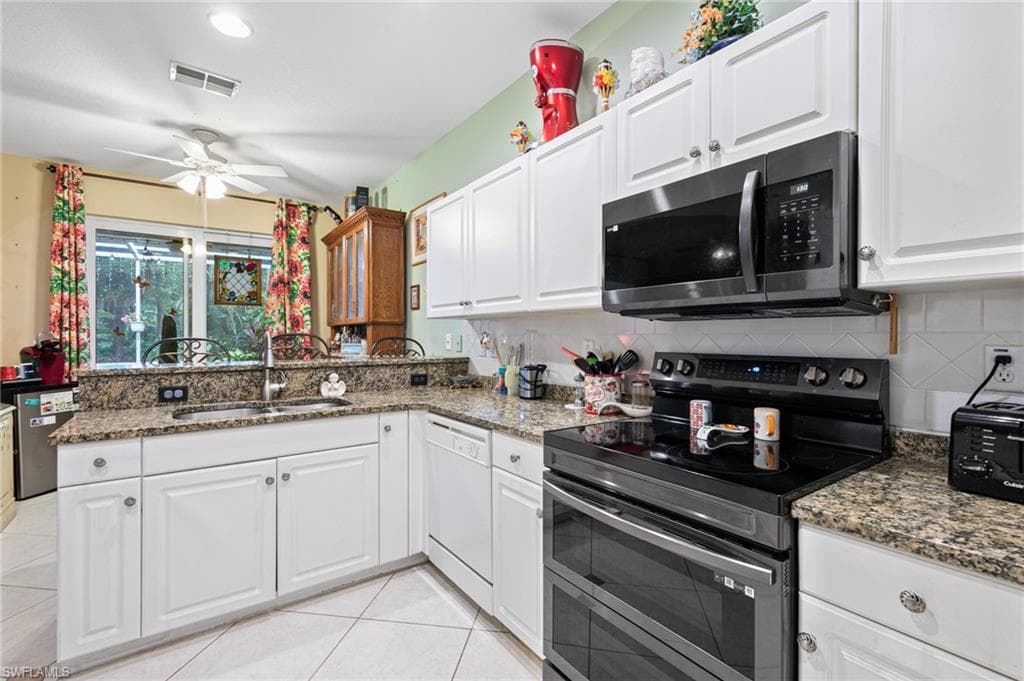 7452 Berkshire Pines Dr, Naples, FL 34104-12