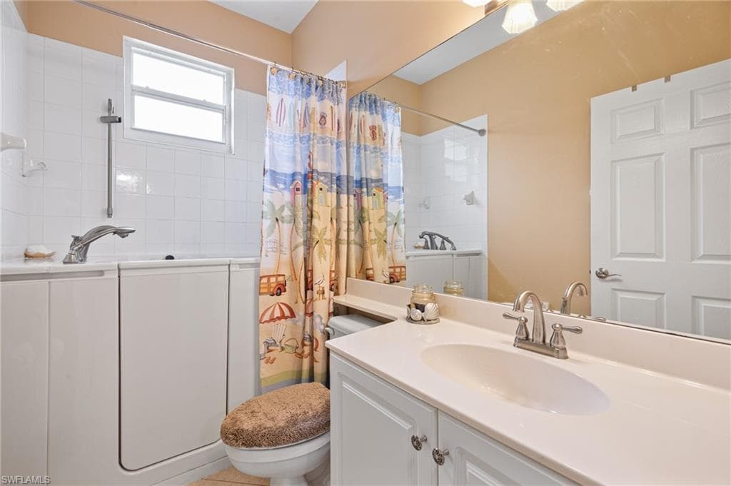 7452 Berkshire Pines Dr, Naples, FL 34104-17