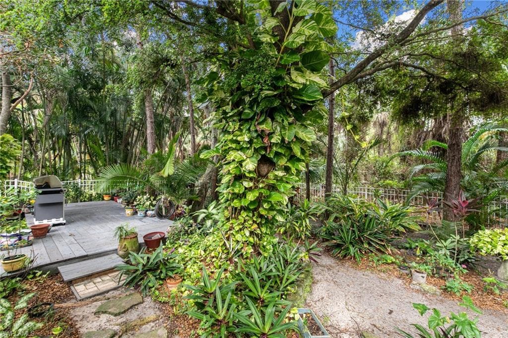 7452 Berkshire Pines Dr, Naples, FL 34104-22
