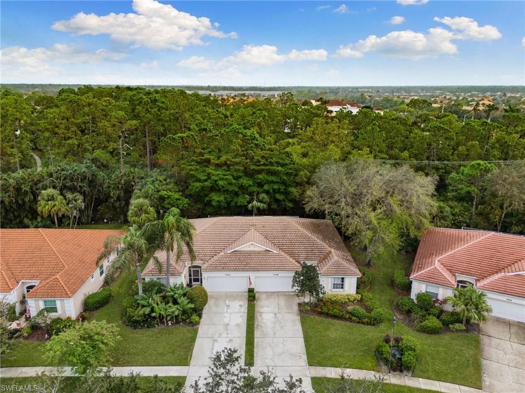 7452 Berkshire Pines Dr, Naples, FL 34104-25