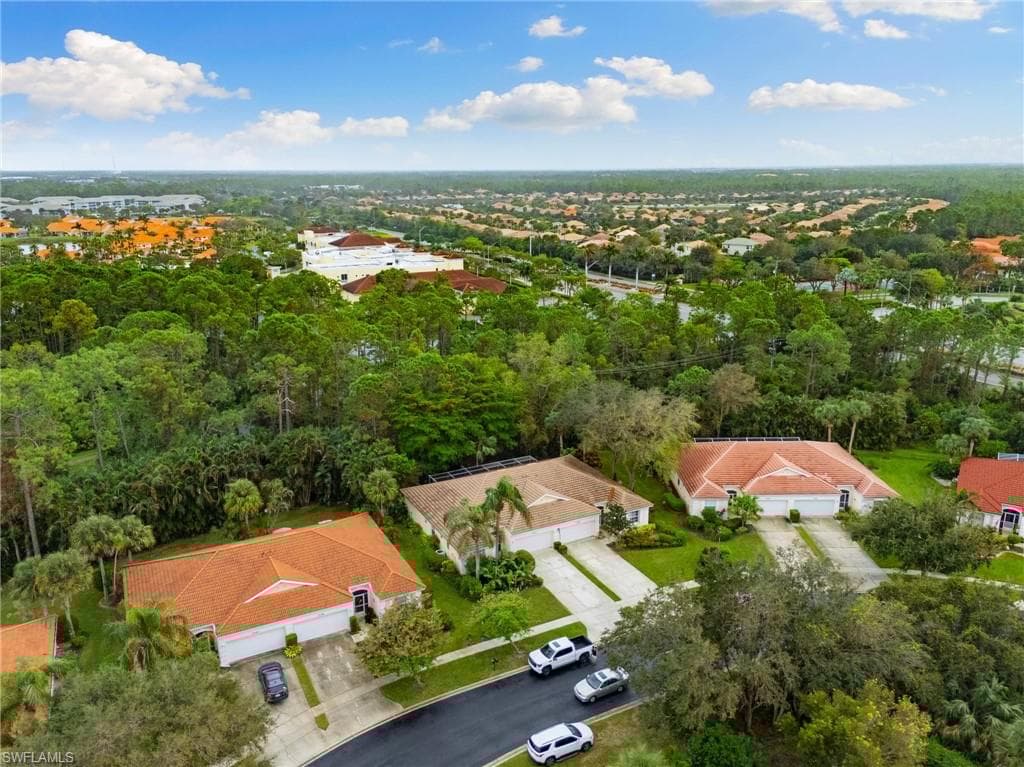 7452 Berkshire Pines Dr, Naples, FL 34104-27