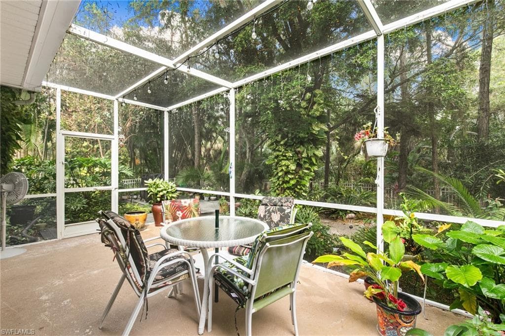 7452 Berkshire Pines Dr, Naples, FL 34104-2