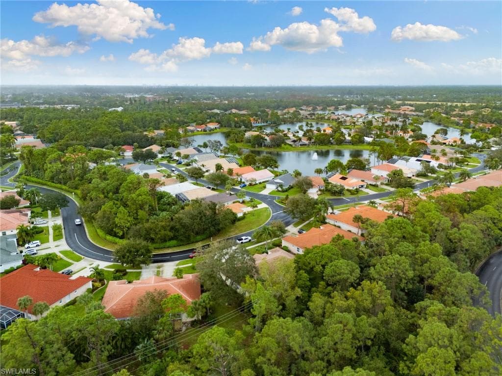 7452 Berkshire Pines Dr, Naples, FL 34104-29