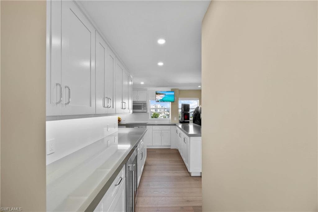 300 Park Shore Dr Pha6, Naples, FL 34103-12