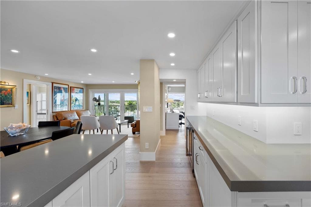 300 Park Shore Dr Pha6, Naples, FL 34103-15