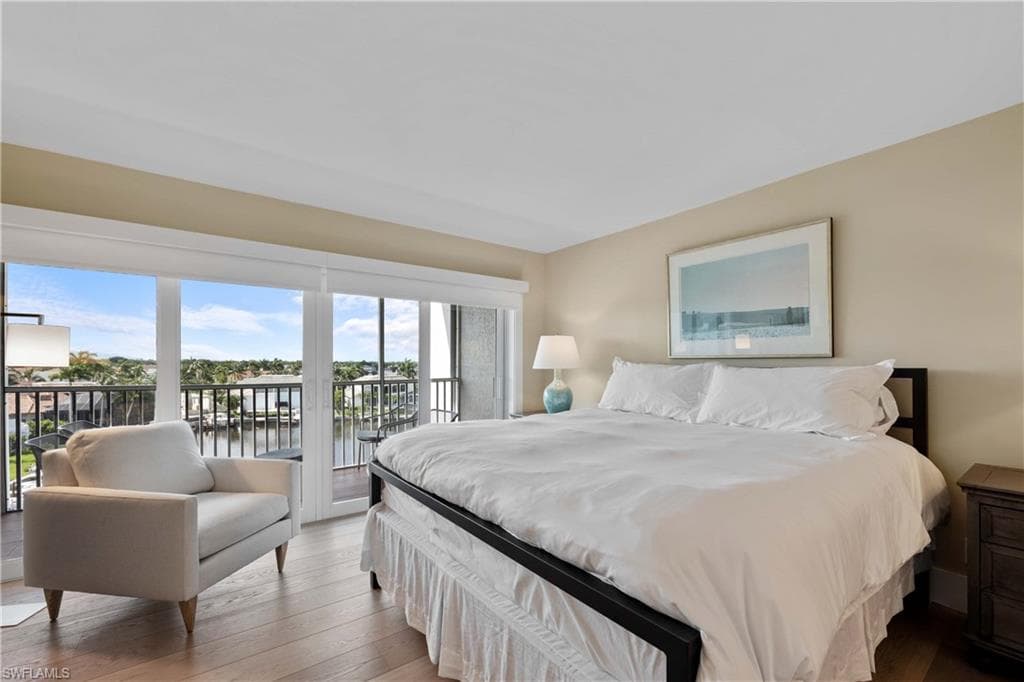 300 Park Shore Dr Pha6, Naples, FL 34103-19