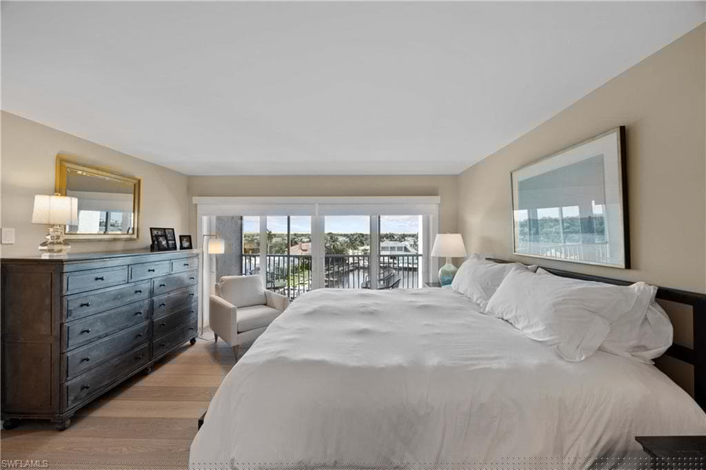 300 Park Shore Dr Pha6, Naples, FL 34103-21
