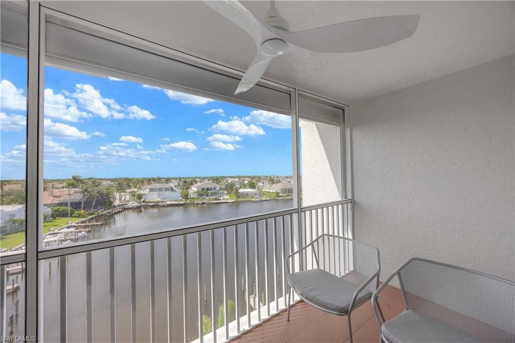 300 Park Shore Dr Pha6, Naples, FL 34103-25