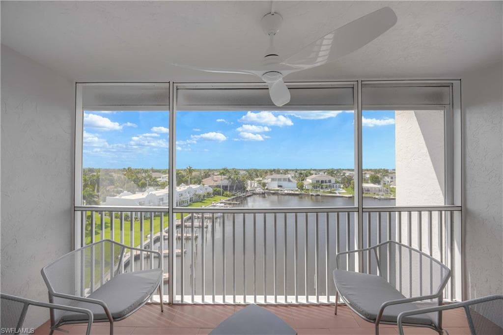300 Park Shore Dr Pha6, Naples, FL 34103-26