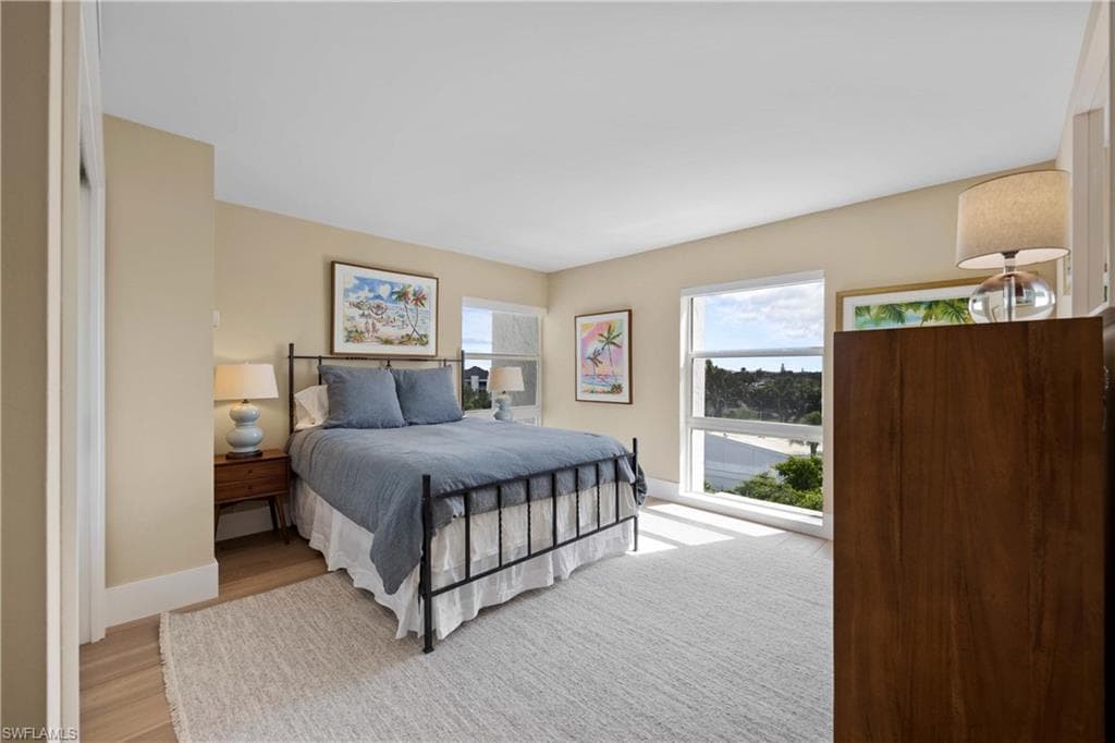 300 Park Shore Dr Pha6, Naples, FL 34103-28