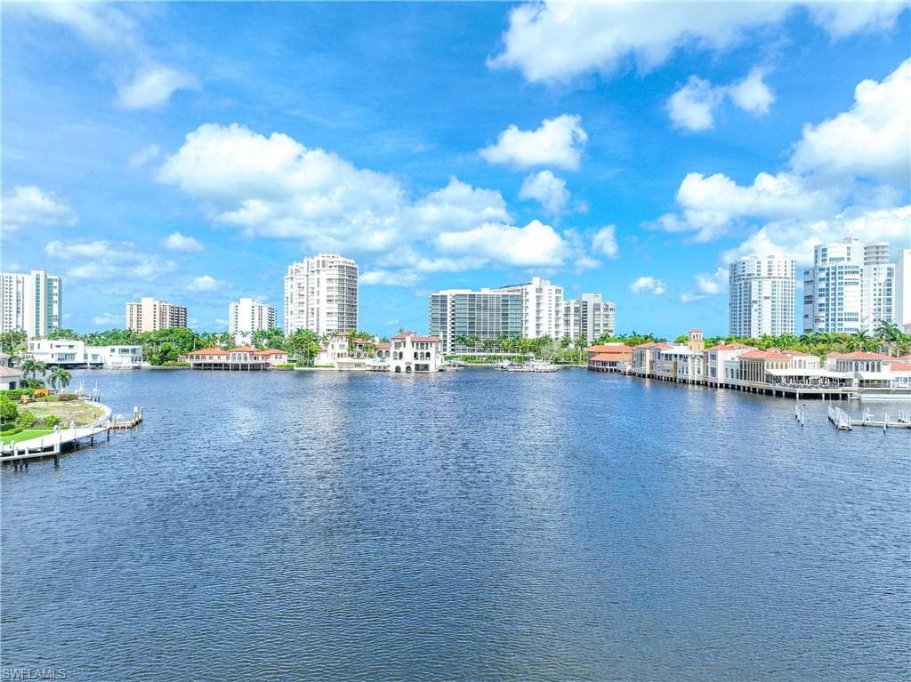 300 Park Shore Dr Pha6, Naples, FL 34103-34