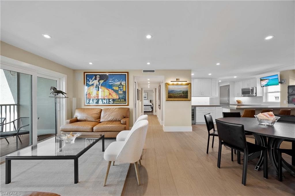 300 Park Shore Dr Pha6, Naples, FL 34103-3