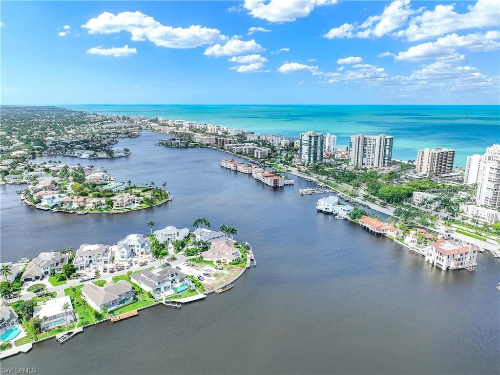 300 Park Shore Dr Pha6, Naples, FL 34103-47