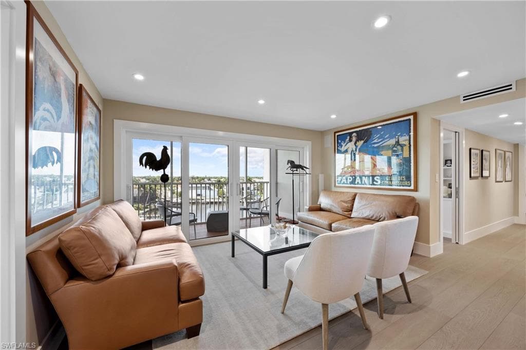 300 Park Shore Dr Pha6, Naples, FL 34103-7