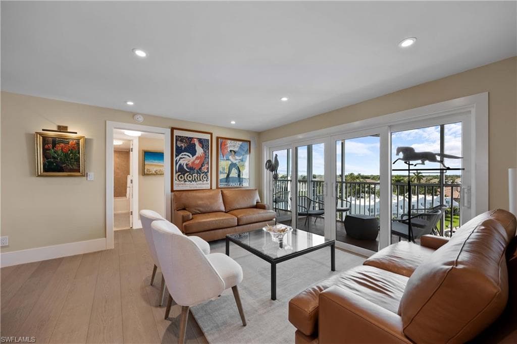 300 Park Shore Dr Pha6, Naples, FL 34103-8