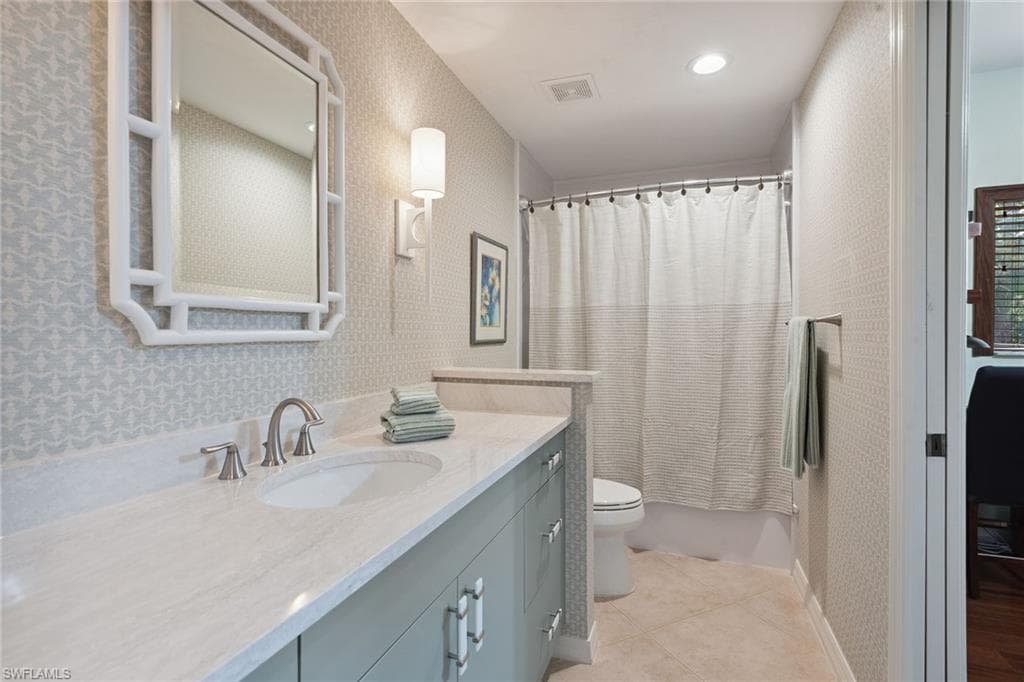 780 Waterford Dr 201, Naples, FL 34113-17