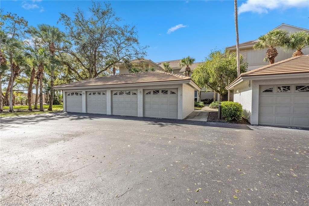 780 Waterford Dr 201, Naples, FL 34113-20