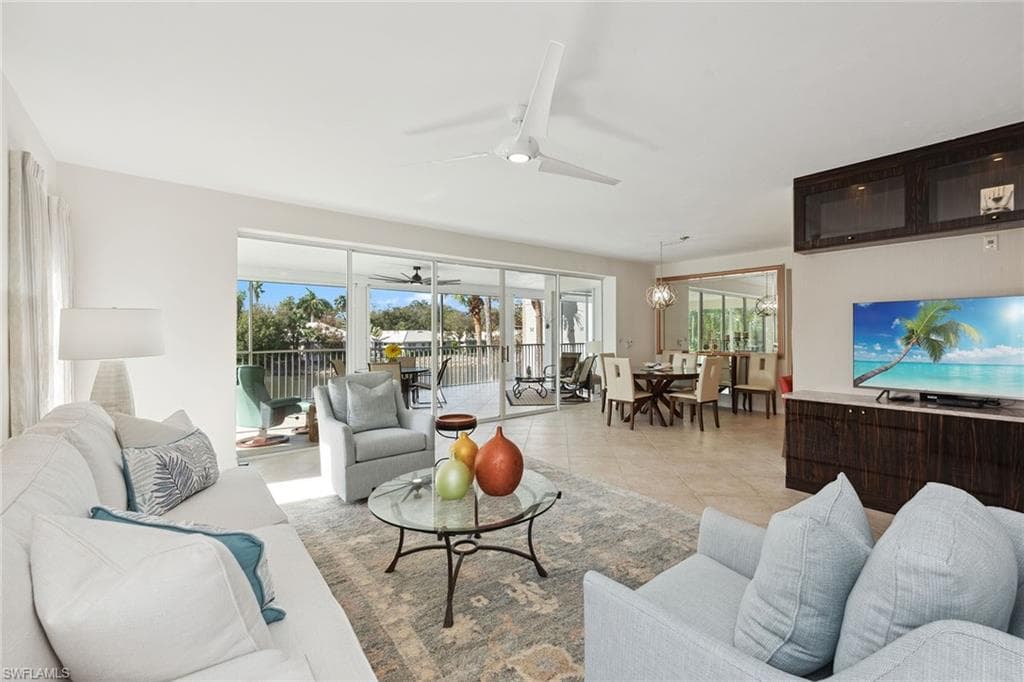 780 Waterford Dr 201, Naples, FL 34113-3