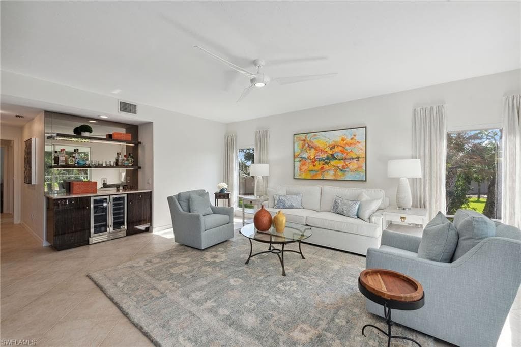 780 Waterford Dr 201, Naples, FL 34113-5
