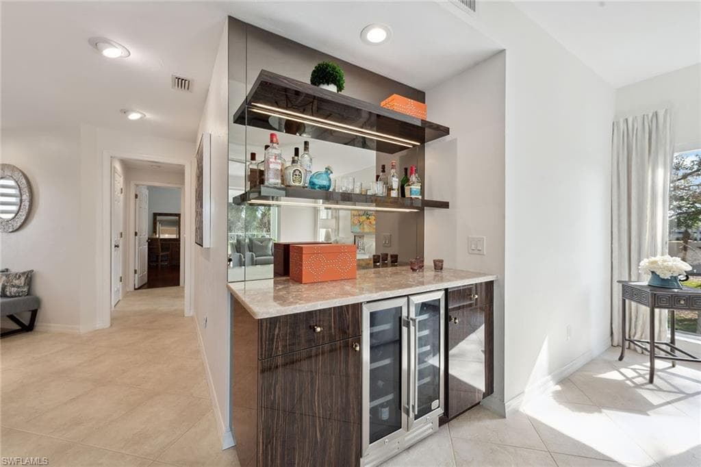 780 Waterford Dr 201, Naples, FL 34113-6