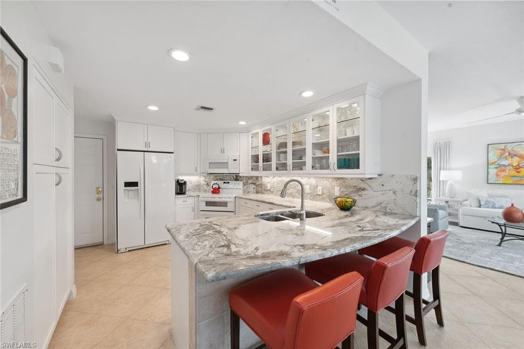 780 Waterford Dr 201, Naples, FL 34113-7