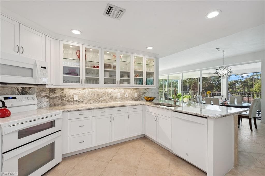 780 Waterford Dr 201, Naples, FL 34113-8