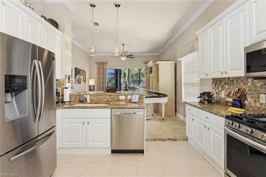 9283 Museo Cir 204, Naples, FL 34114-6