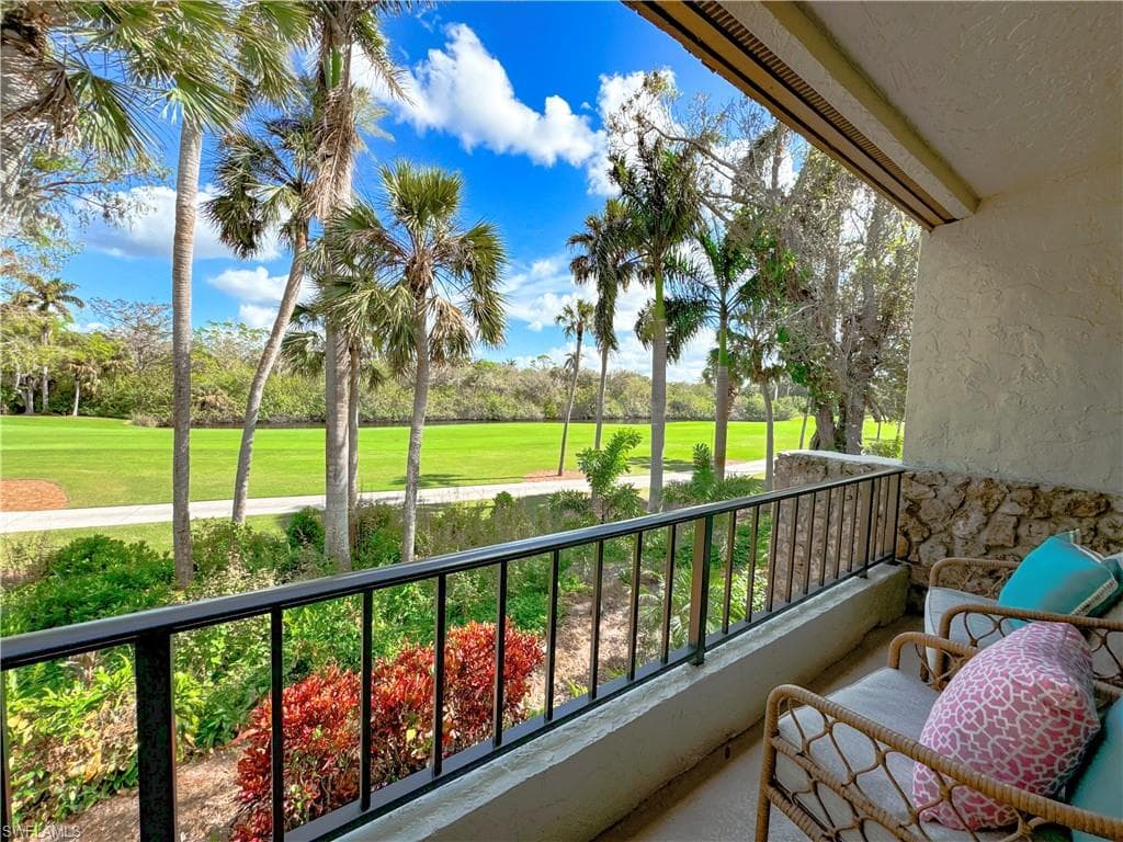 105 Clubhouse Dr 255, Naples, FL 34105-11