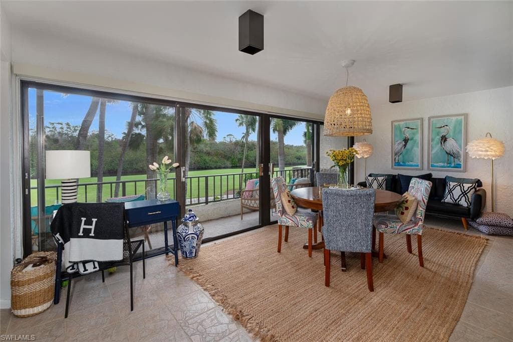 105 Clubhouse Dr 255, Naples, FL 34105-4