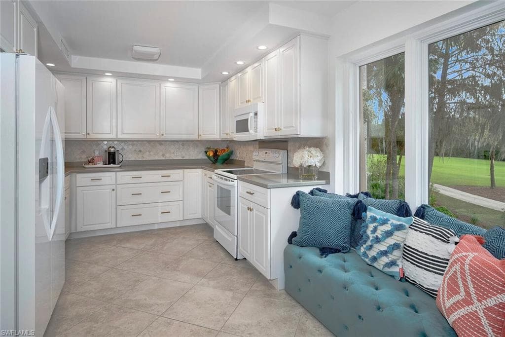 105 Clubhouse Dr 255, Naples, FL 34105-6