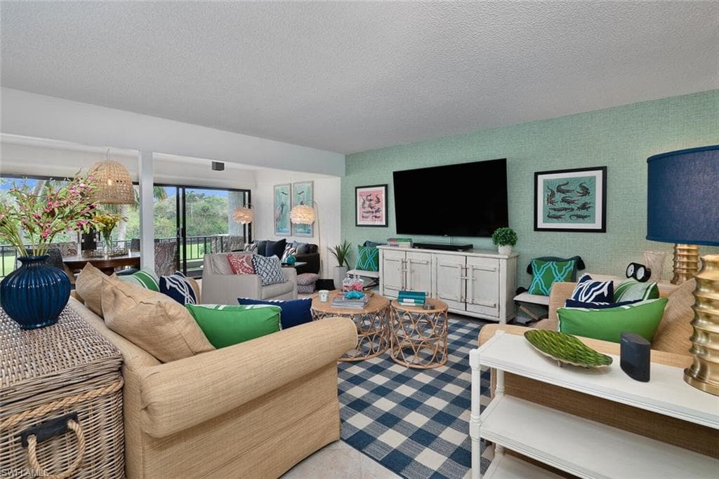 105 Clubhouse Dr 255, Naples, FL 34105-7