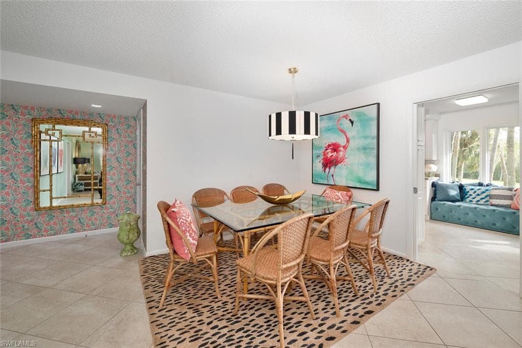 105 Clubhouse Dr 255, Naples, FL 34105-8