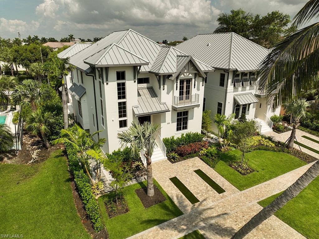 835 11th Ave S, Naples, FL 34102-1