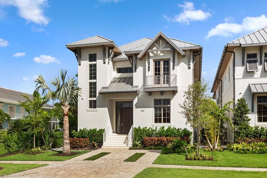 835 11th Ave S, Naples, FL 34102-32