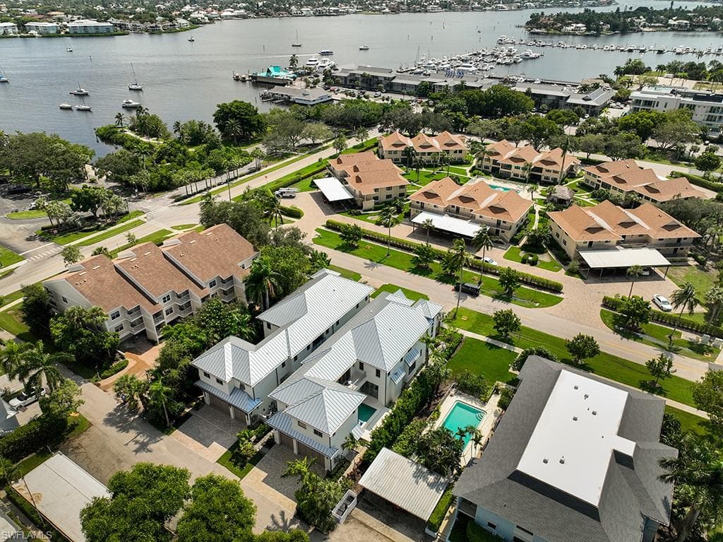 835 11th Ave S, Naples, FL 34102-34