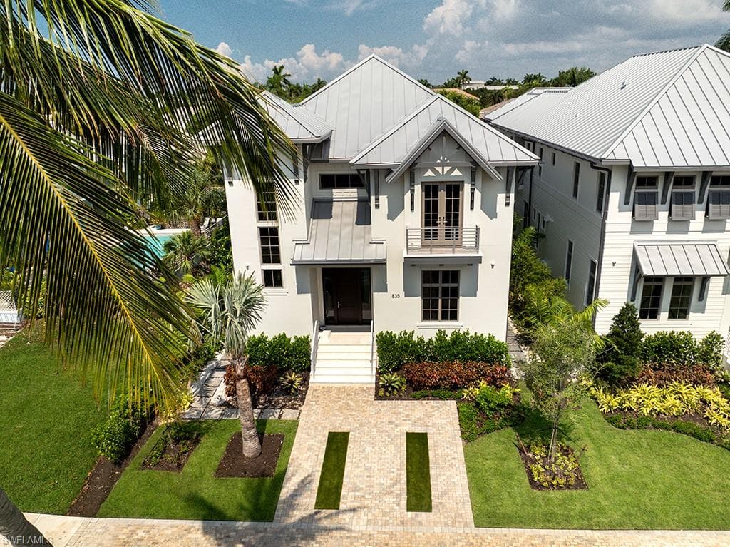 835 11th Ave S, Naples, FL 34102-35