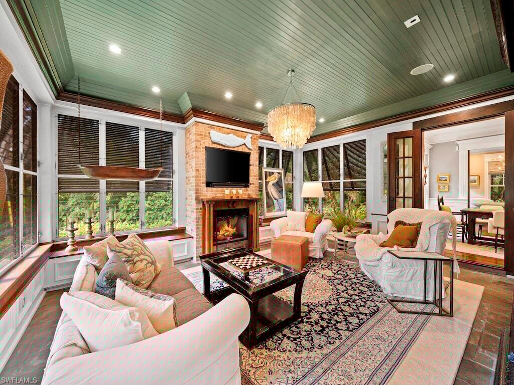 563 3rd St N, Naples, FL 34102-11