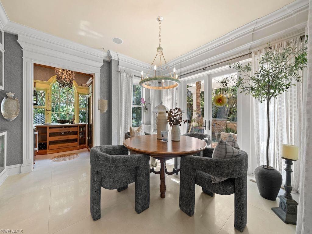 563 3rd St N, Naples, FL 34102-13