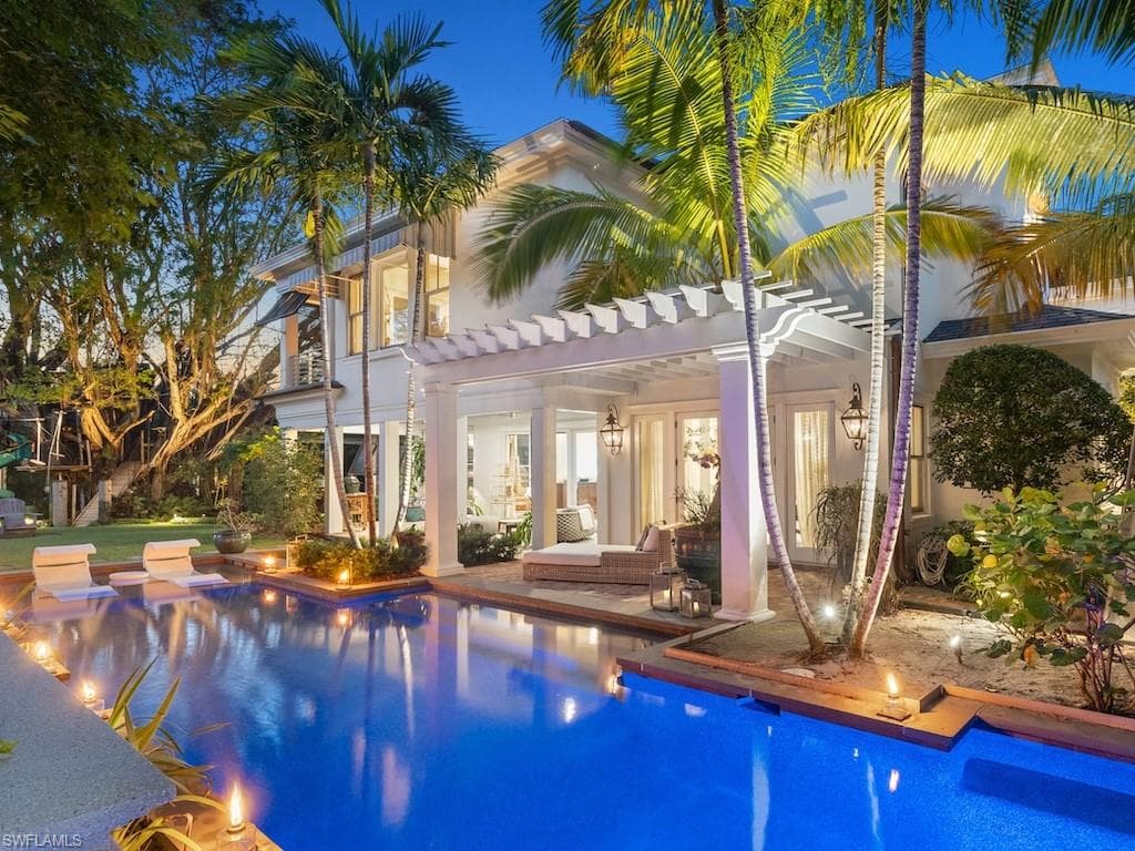 563 3rd St N, Naples, FL 34102-3