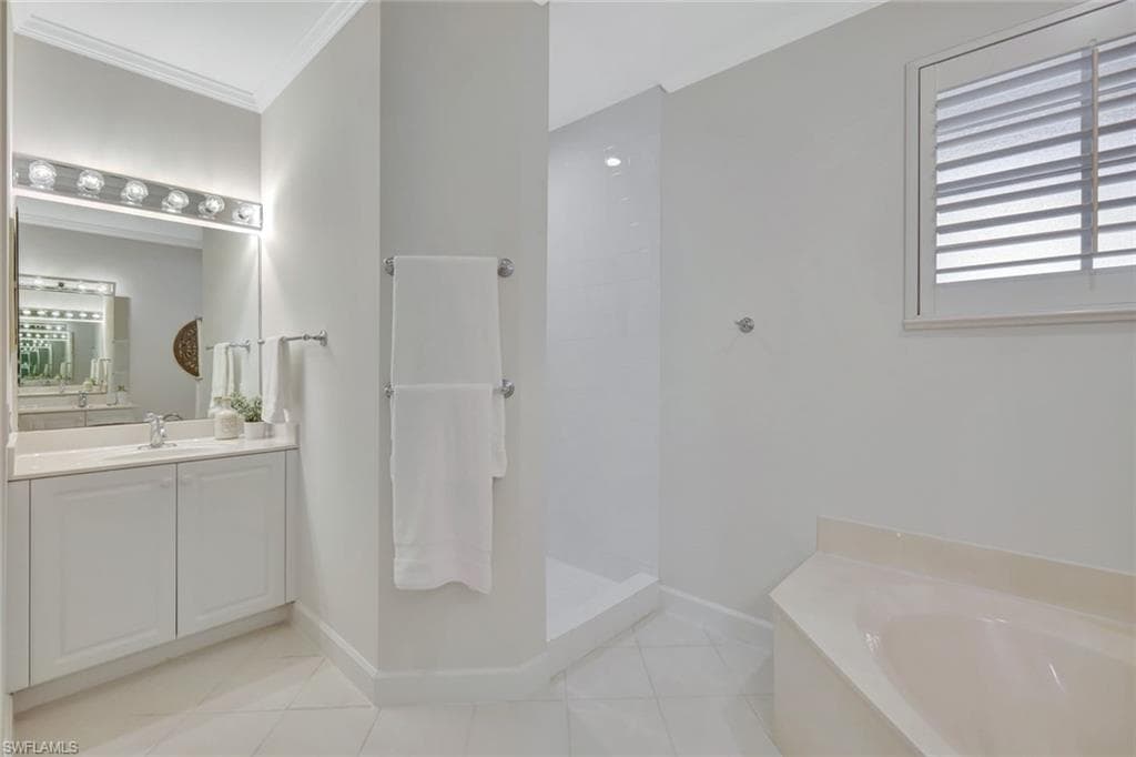 2185 Hawksridge Dr 1102, Naples, FL 34105-19