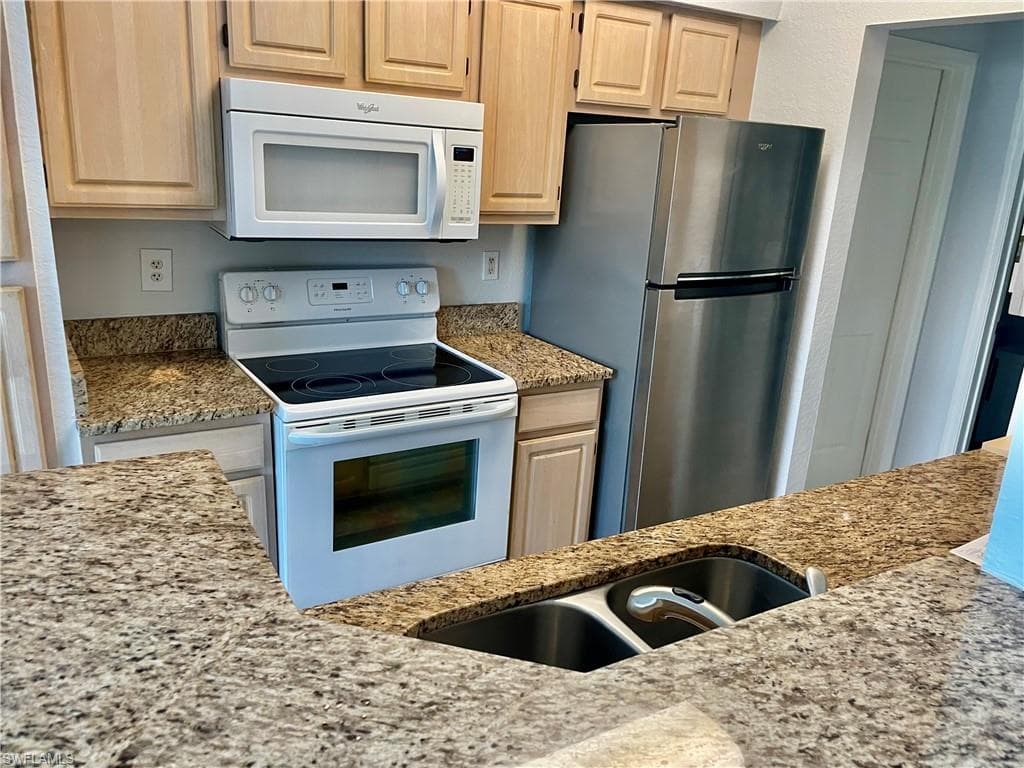 23600 Walden Center Dr 302, Estero, FL 34134-4