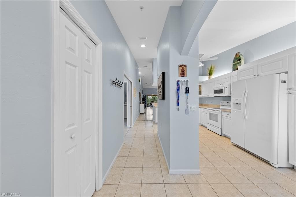 2365 Bayou Ln 10, Naples, FL 34112-9