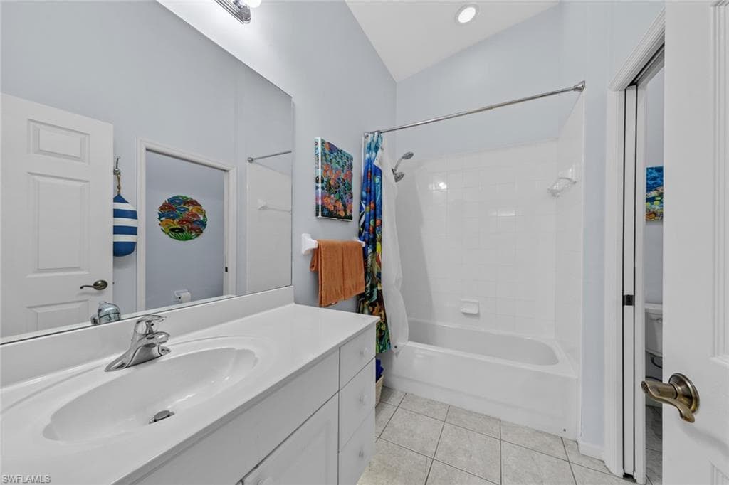 2365 Bayou Ln 10, Naples, FL 34112-38