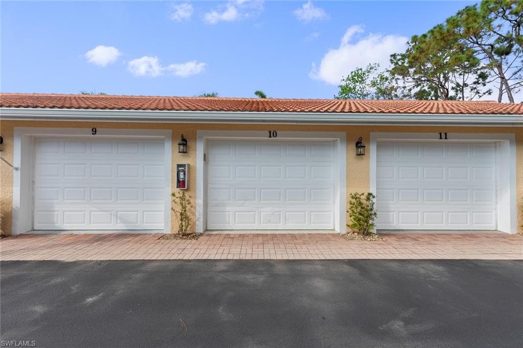 2365 Bayou Ln 10, Naples, FL 34112-3