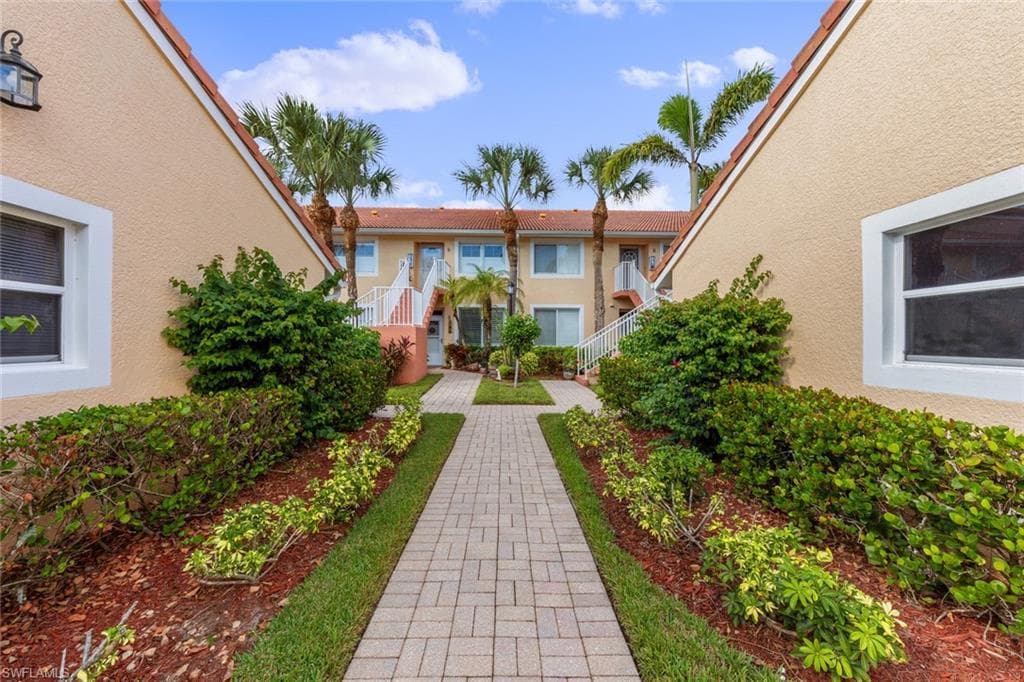 2365 Bayou Ln 10, Naples, FL 34112-4