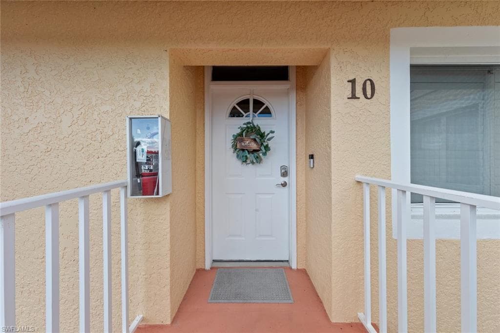 2365 Bayou Ln 10, Naples, FL 34112-7